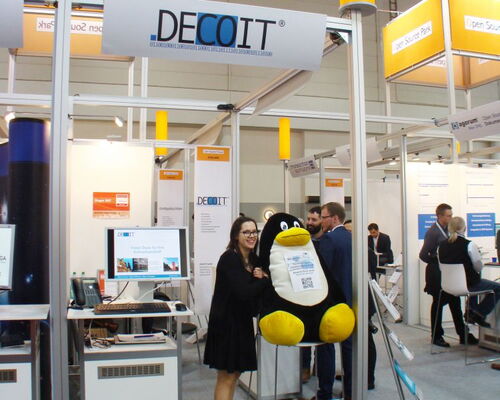 Stand der DECOIT GmbH im Open Source Park