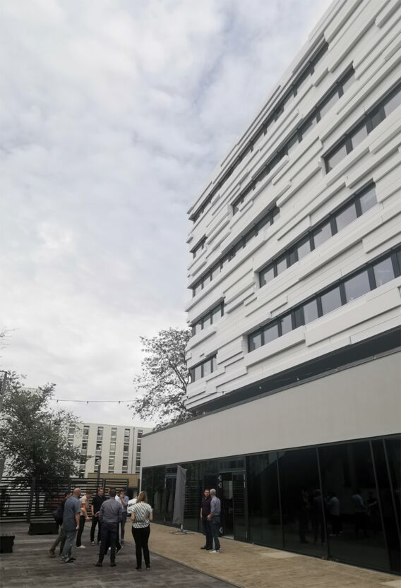 Abbildung 1: Pausengespräche vor dem Gebäude des Fraunhofer SIT