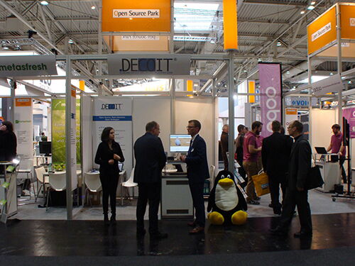 Abbildung 1: DECOIT-Stand im Open-Source-Park (CeBIT 2016)