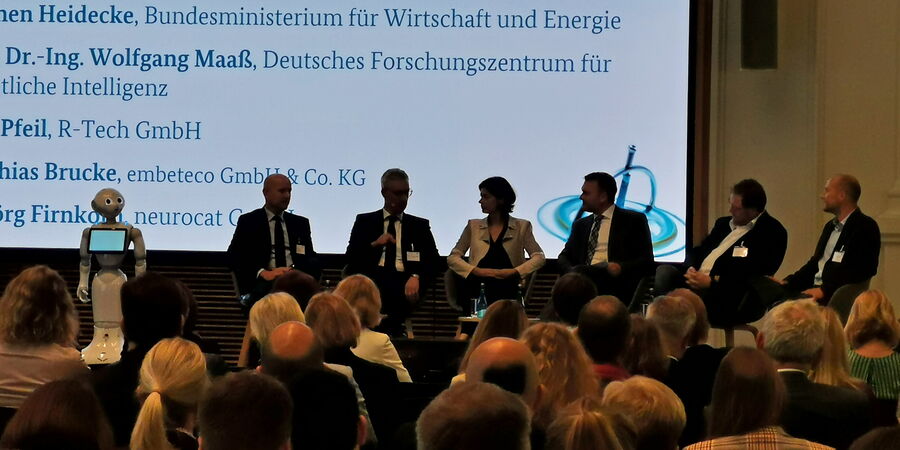 Abbildung 3: Podiumsdiskussion mit Vertretern aus Forschung und Wirtschaft