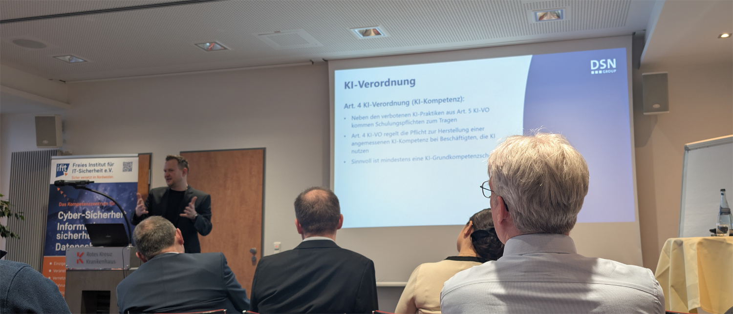 Abbildung: Präsentation im vollen Haus im Tagungszentrum des Roten Kreuz Krankenhauses in Bremen