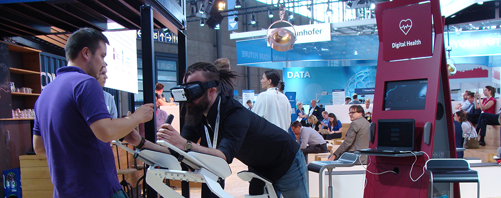 Abbildung 3: VR-Simulator am BMWi-Stand