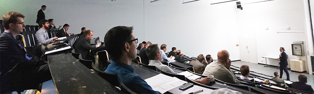Abbildung 2: Projektpräsentation im großen Hörsaal der Bundeswehr-Universität München