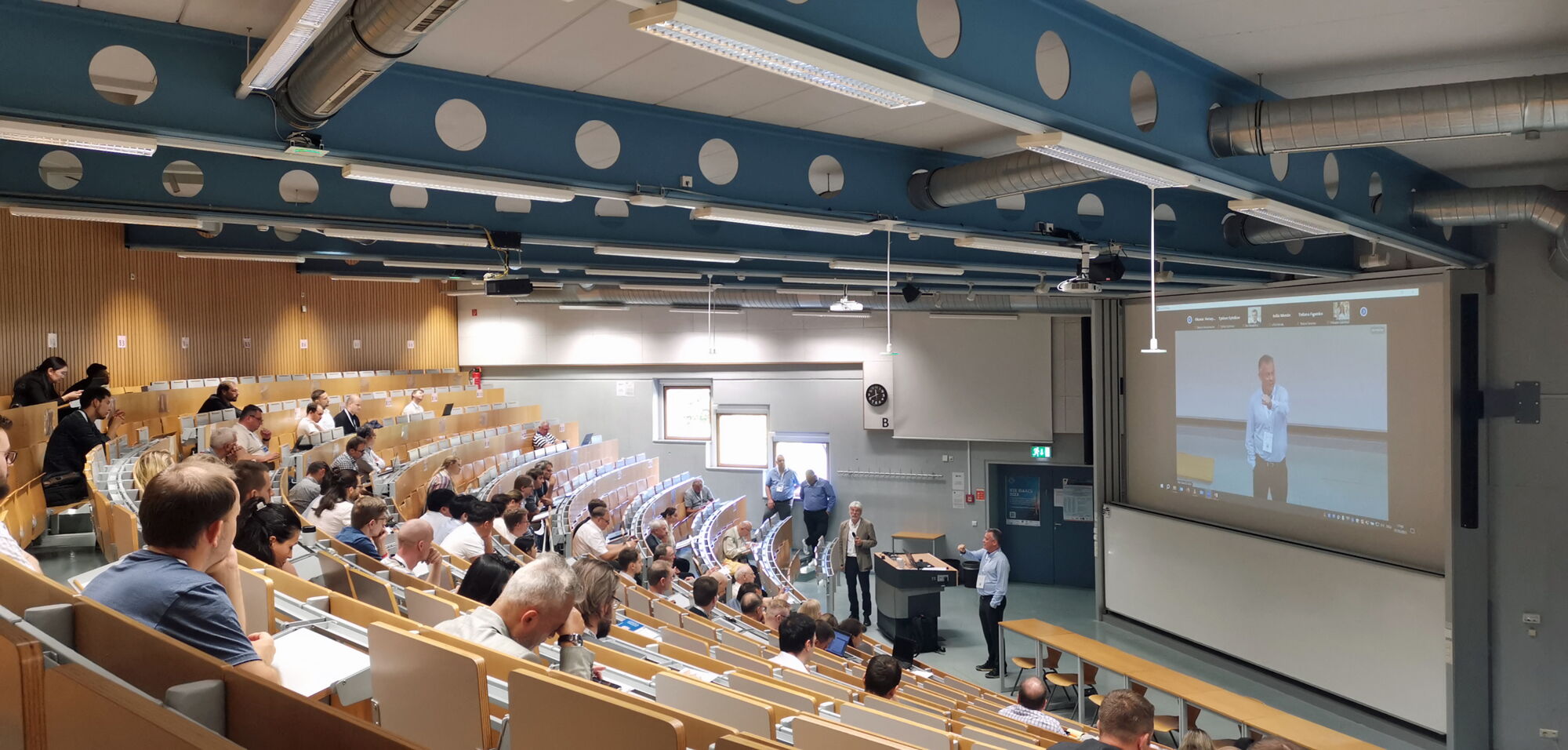 Abbildung 3: Diskussion am Ende der ersten Key-Note-Session mit Prof. Richard Duro