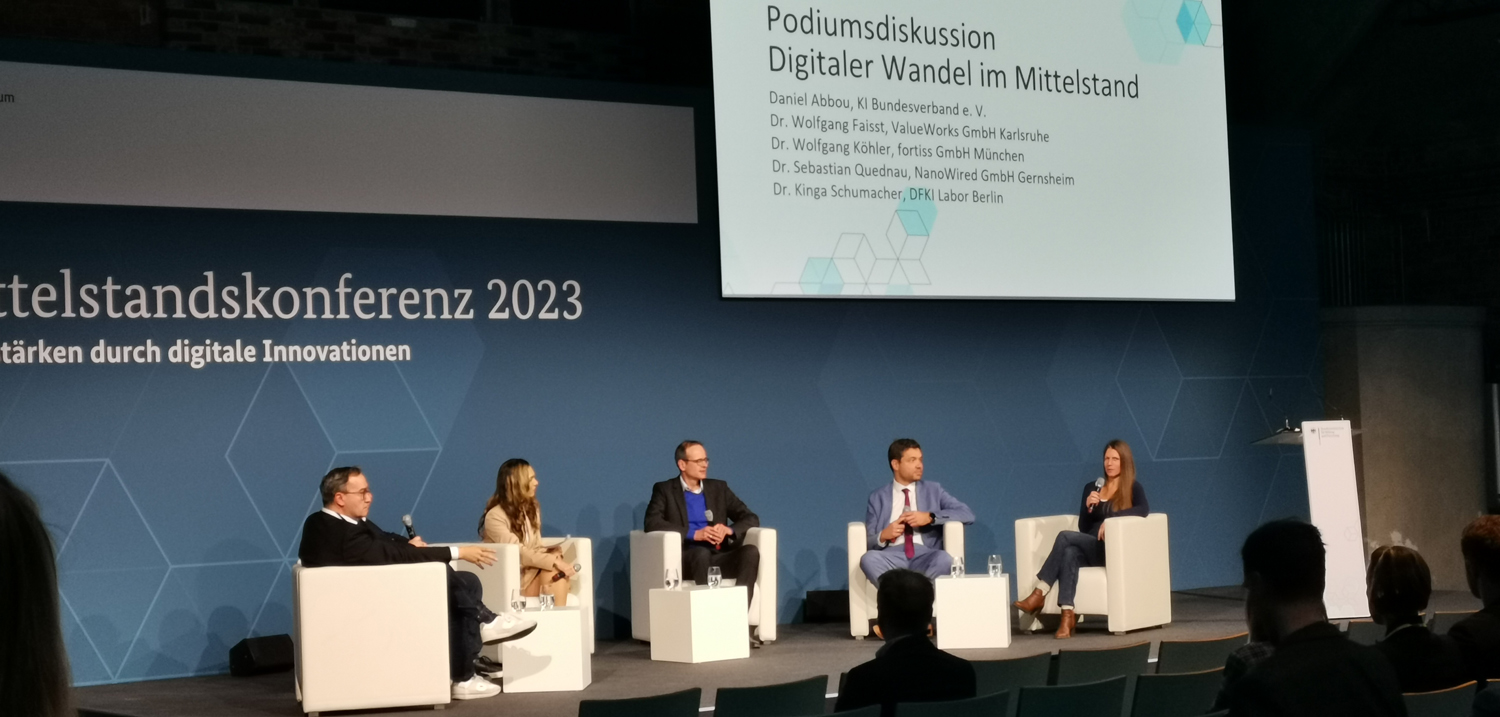 Abbildung 5: Abschließende Podiumsdiskussion mit KI-Experten