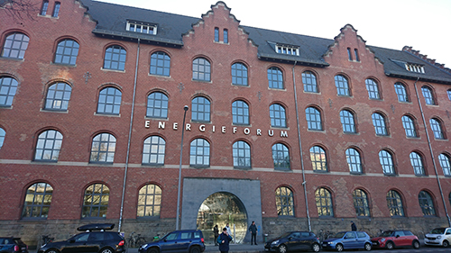 Abbildung 1: Eingang zur EuroNorm GmbH am Berliner Ostbahnhof