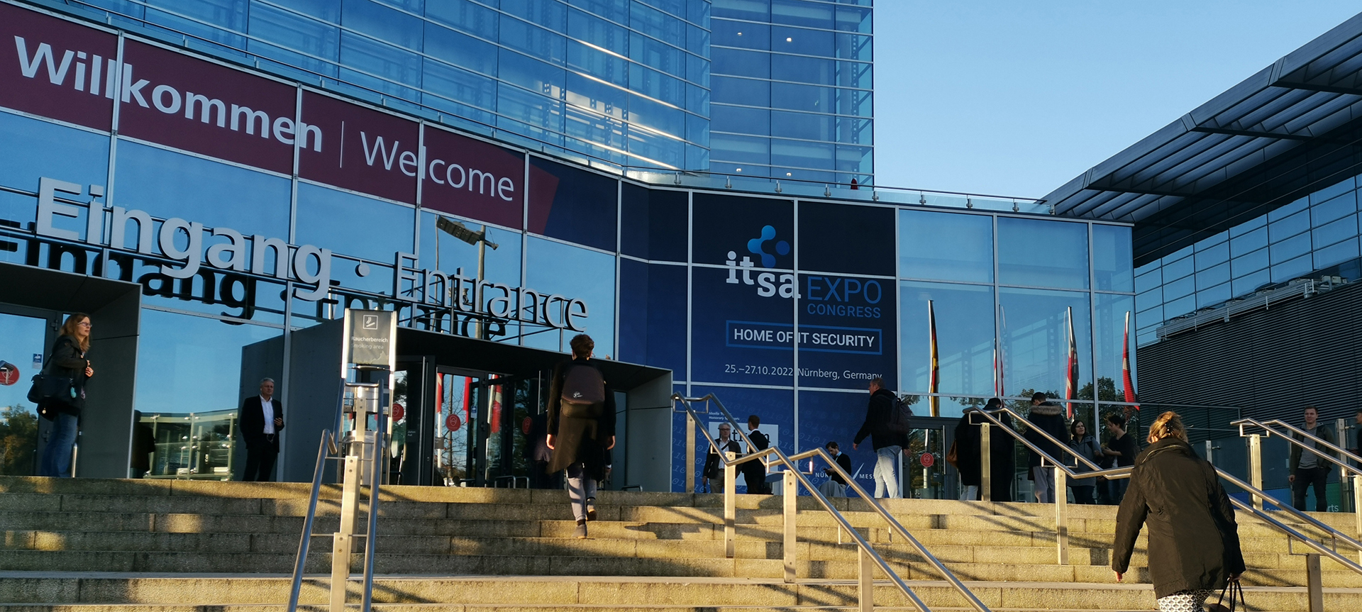Abbildung 1: Haupteingang zur Sicherheitsmesse it-sa in Nürnberg