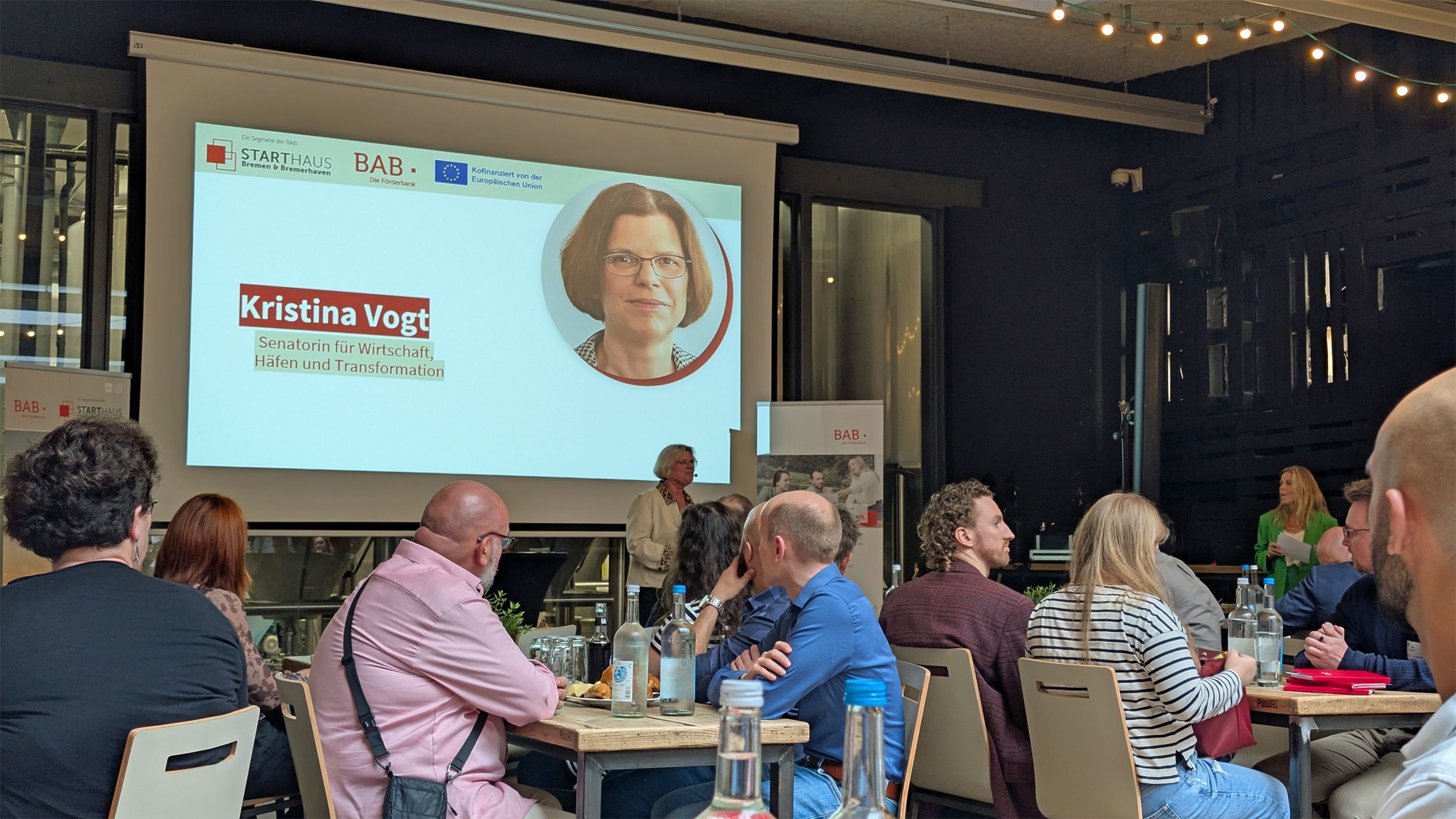 Transfer-Dialog „Handlungsfähigkeit in unsicheren Zeiten“ mit der Senatorin für Wirtschaft, Häfen und Transformation und der DECOIT®